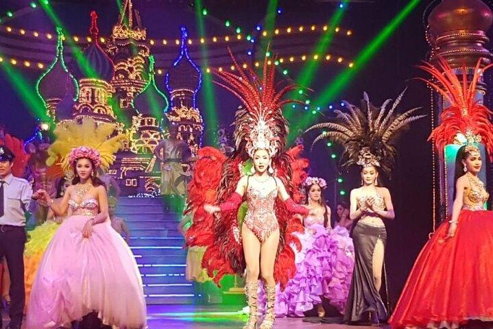 Spettacolo di cabaret dell'Alcazar a Pattaya