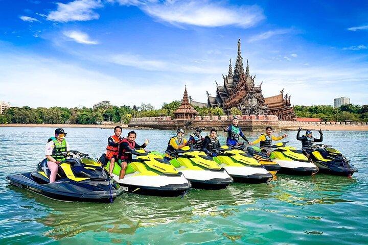 Tour di mezza giornata in moto d'acqua a Pattaya alle isole