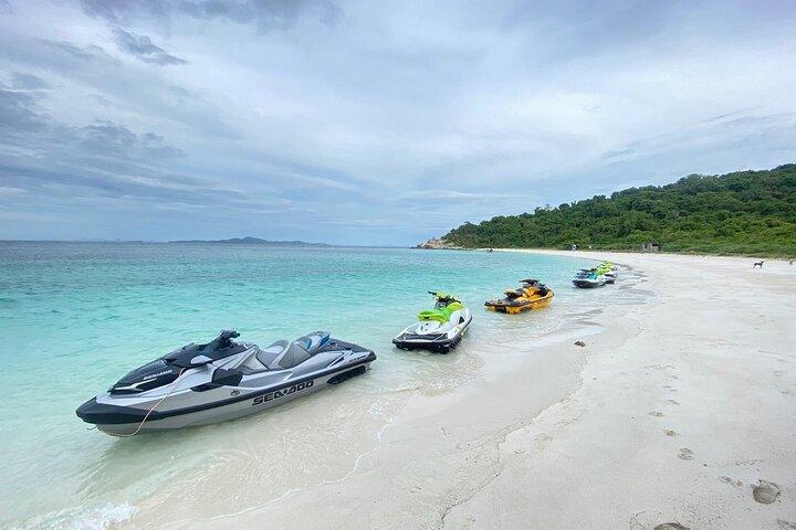 Tour di mezza giornata in moto d'acqua a Pattaya alle isole